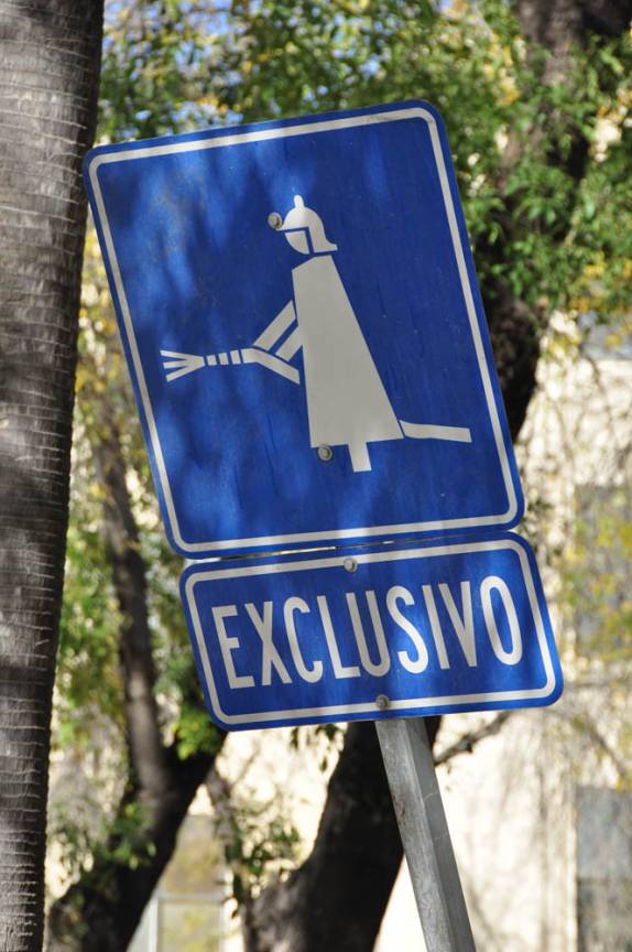 Estacionamento exclusivo para bruxas em Monterrey, no norte do México